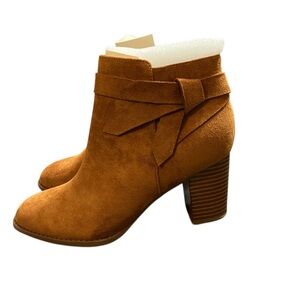 NWT Pie Pie Baby Brown Booties, new in box, side tie detail, size 8